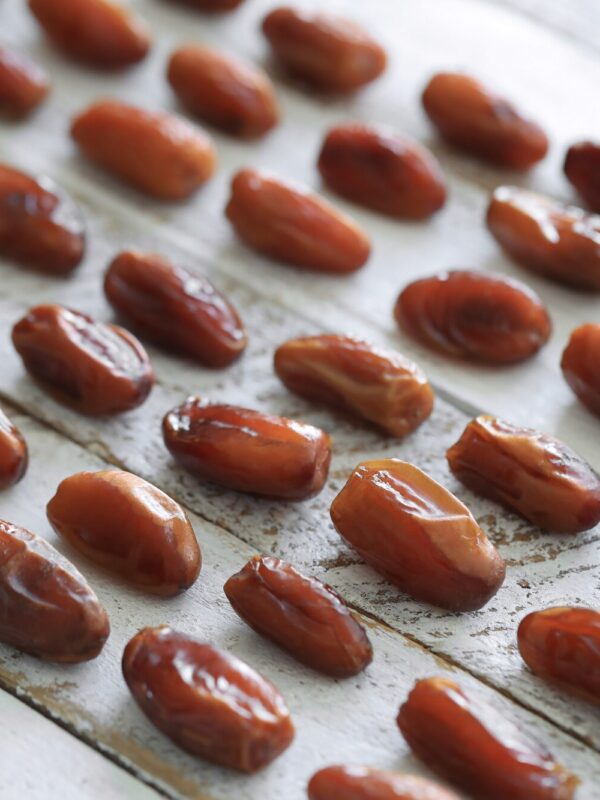 Czy warto jeść suszone daktyle na diecie? Zobacz, jak mogą wspierać odchudzanie i zdrowy tryb życia